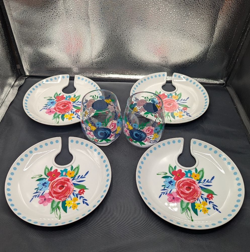 Pioneer Woman 4 Mingling Board Plates & 2 Acrylic Floral Stemless Wine Glasses.